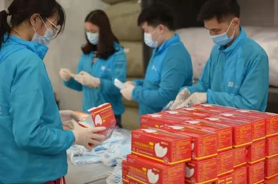 白云山口罩生产现场,中大咨询整理 白云山口罩生产现场,中大咨询整理