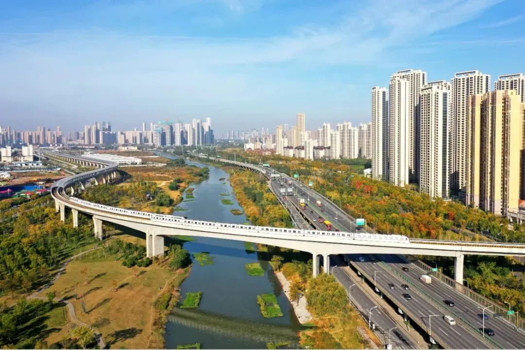 截至目前,武汉地铁运营总里程数达到435公里 截至目前,武汉地铁运营总里程数达到435公里